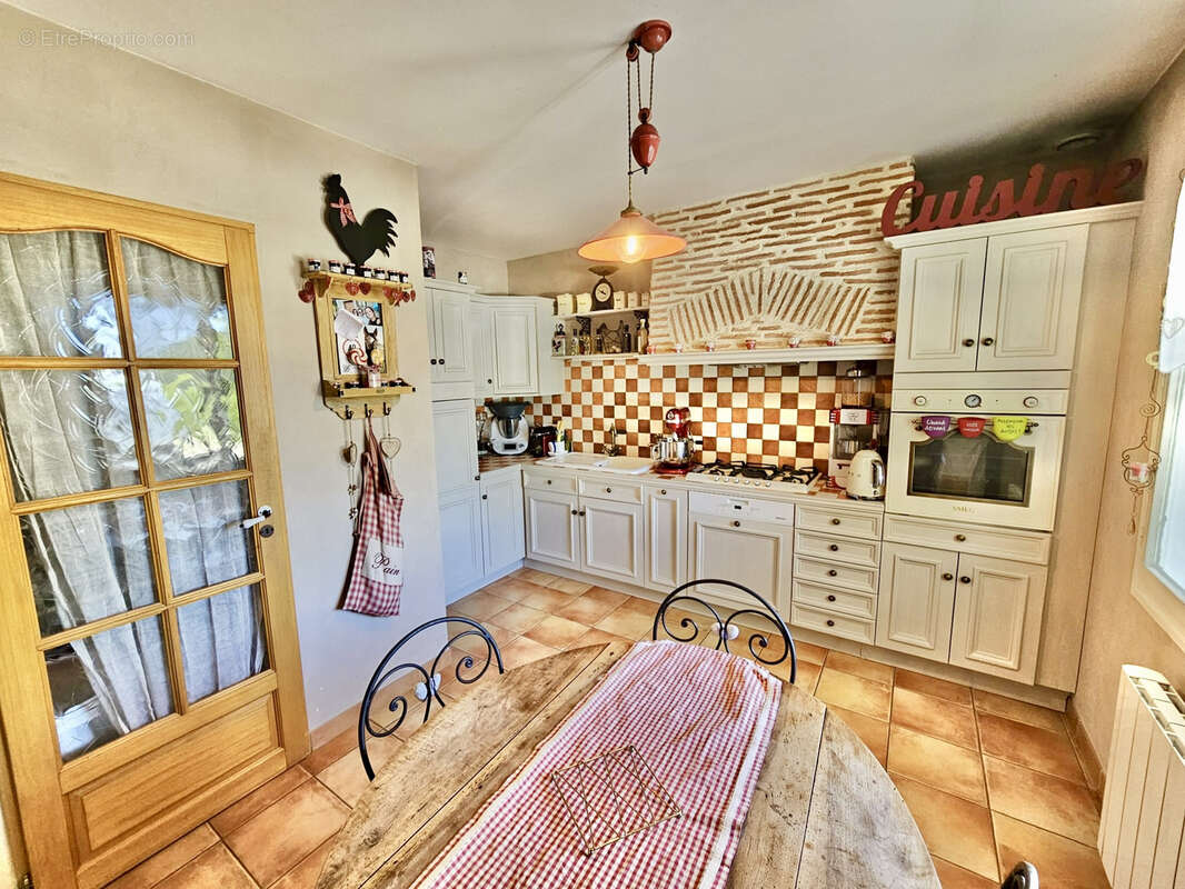 Maison à CRUZILLES-LES-MEPILLAT