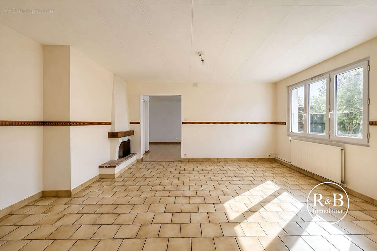 Maison à LES CLAYES-SOUS-BOIS