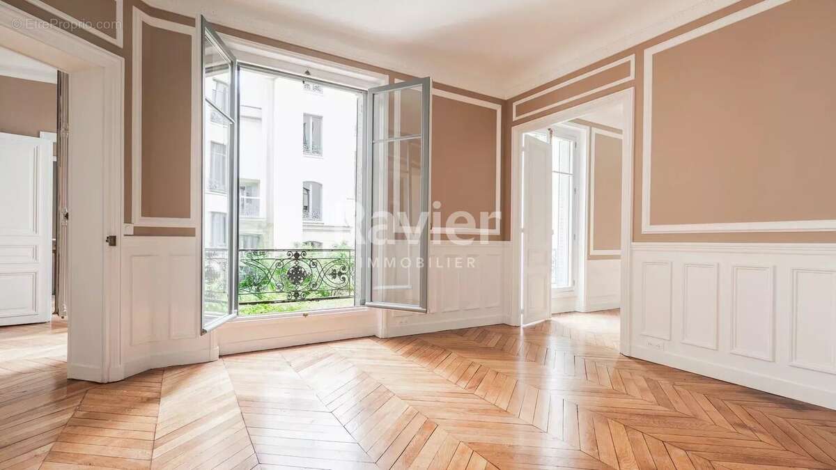 Appartement à PARIS-17E