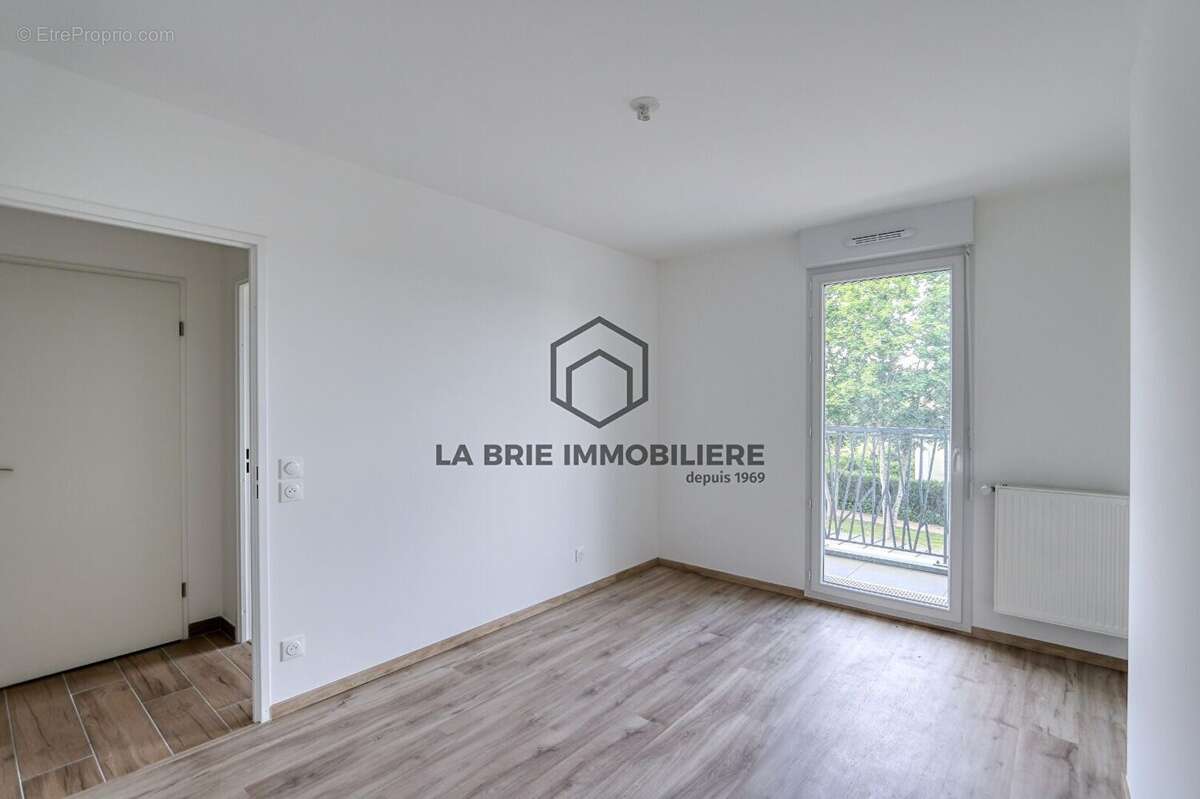 Appartement 71 m² à Emerainville  - photo 8