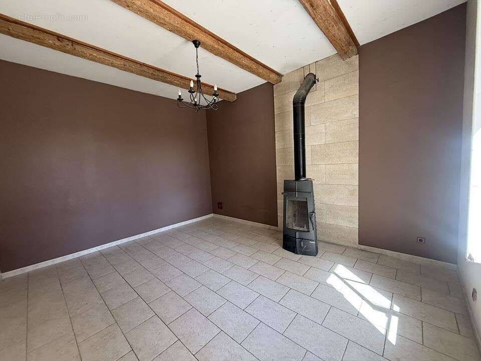 Maison à SAINT-VICTORET