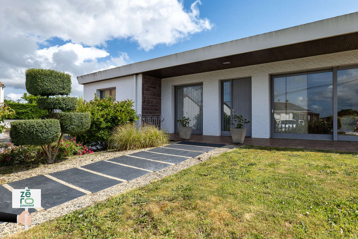 Maison à LES HERBIERS