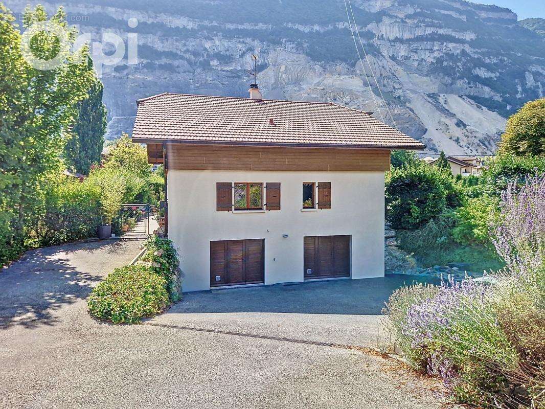 Maison à ETREMBIERES