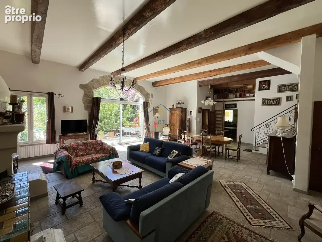 Maison de type vigneronne de 205m2 avec jardin et piscine - photo 3