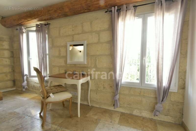 Appartement à SAINT-PIERRE-DE-MEZOARGUES