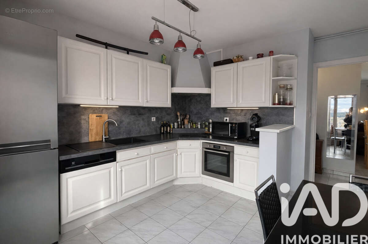 Photo 3 - Appartement à DECINES-CHARPIEU