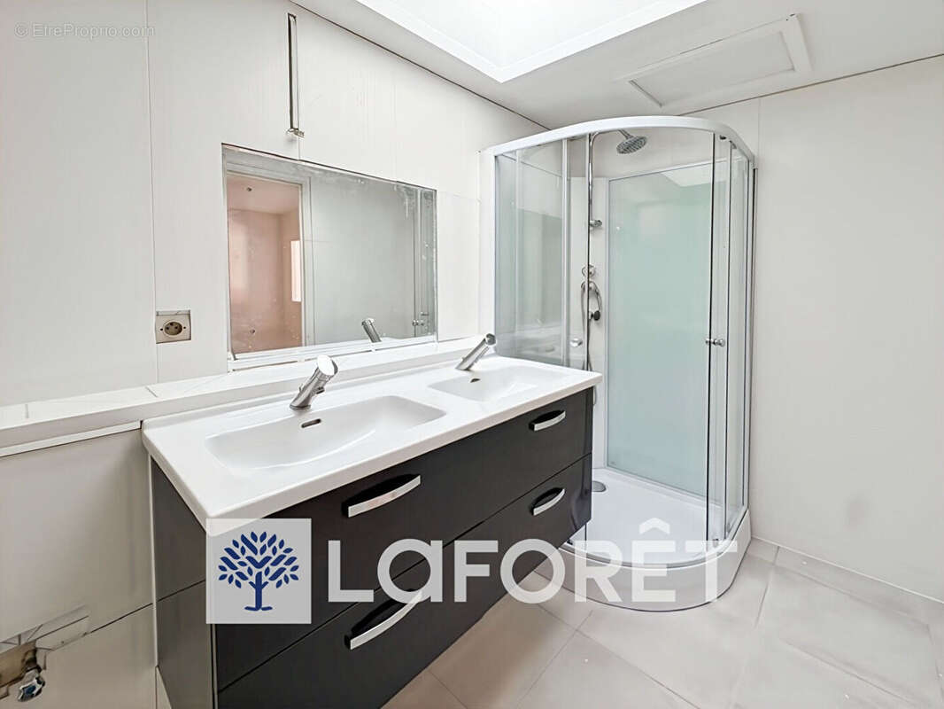 Maison à SAINT-GENIS-DE-SAINTONGE