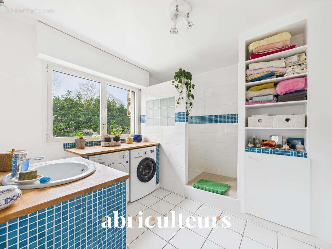 Appartement à LA CELLE-SAINT-CLOUD