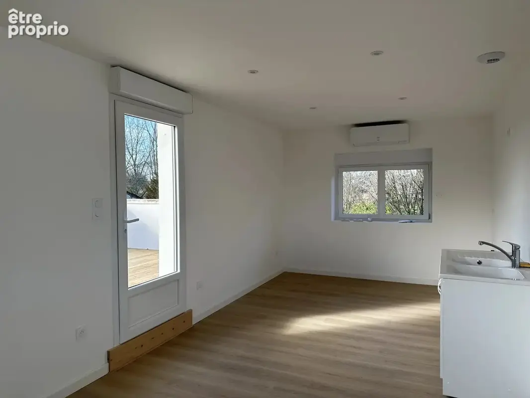 Maison de plain-pied avec grand jardin et piscine - photo 17