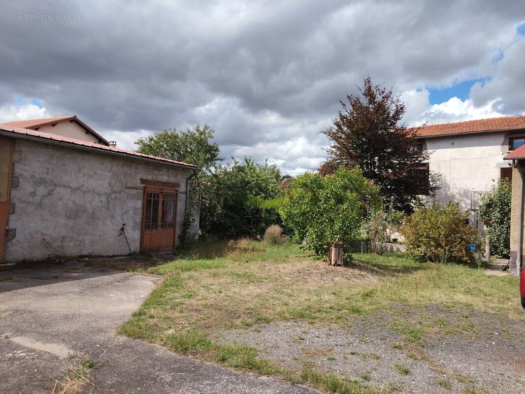 Maison à AIGUEPERSE