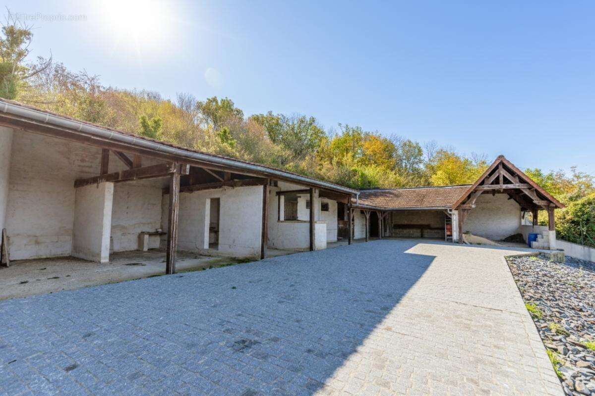 Maison à FOLLAINVILLE-DENNEMONT