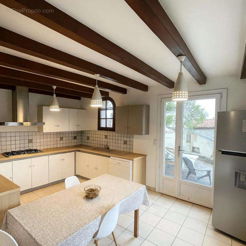 Maison à SAINT-MAURICE-LA-CLOUERE