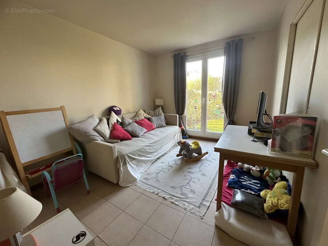 Maison à LE MESNIL-SAINT-DENIS