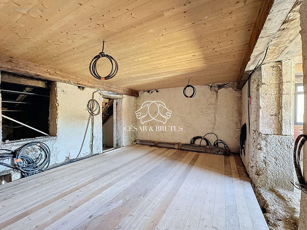 Maison à SAINT-VERAND