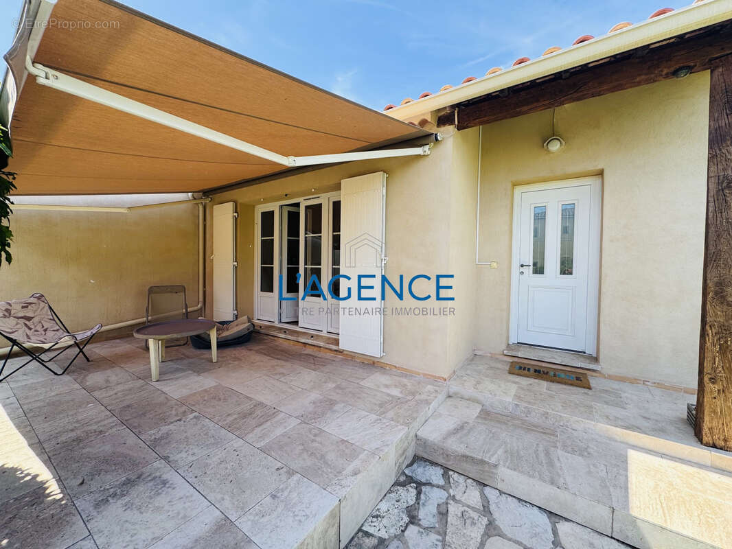 Maison de plain pied rénovée T5 90m2 avec terrain 447m2 - photo 3
