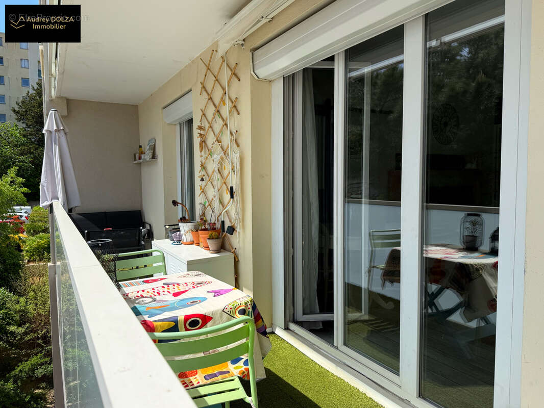 Appartement T4/5 traversant 93m2   Marseille 11e   2 Balcons - 259 000€ FAI - photo 9