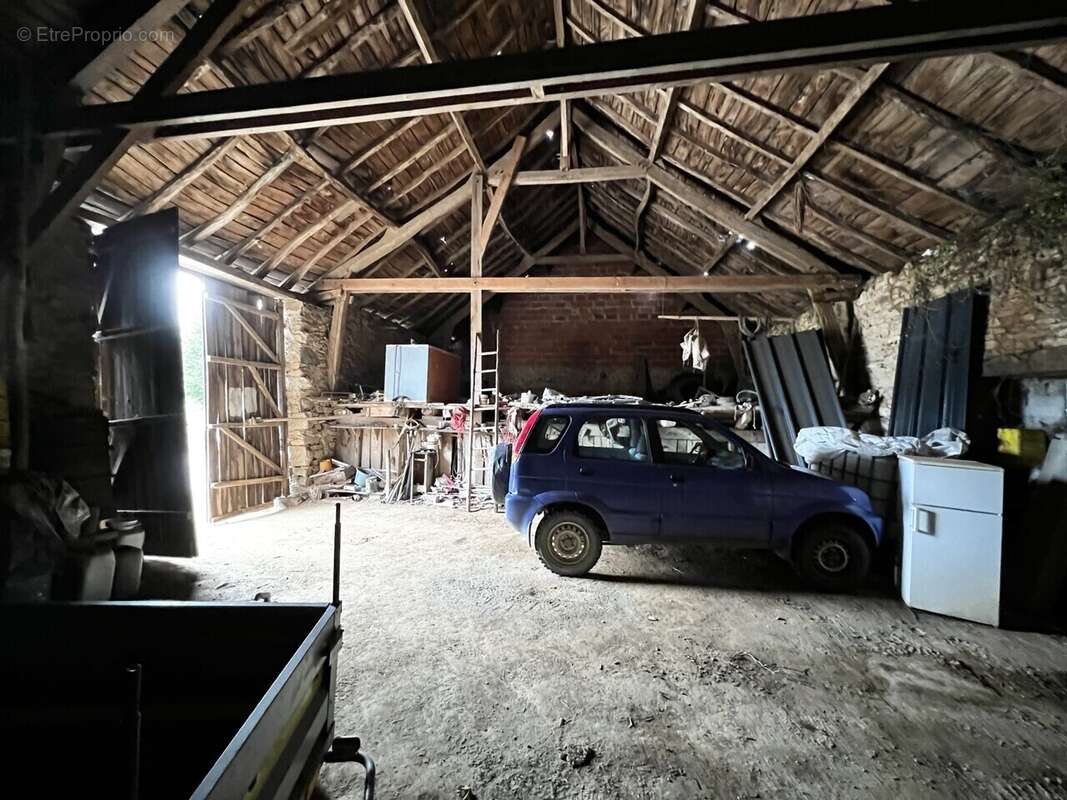 Maison à SAINT-GERMAIN-LES-VERGNES