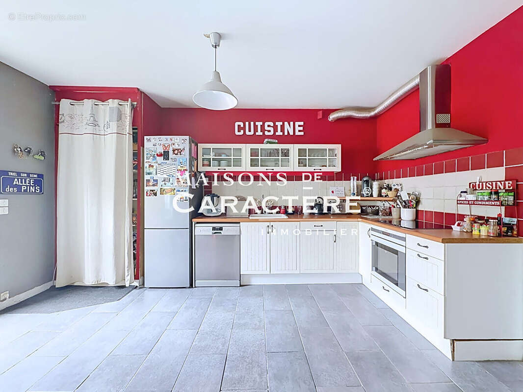 Rare : Maison ancienne atypique & Grange de 100m2 - Vernouillet - photo 3