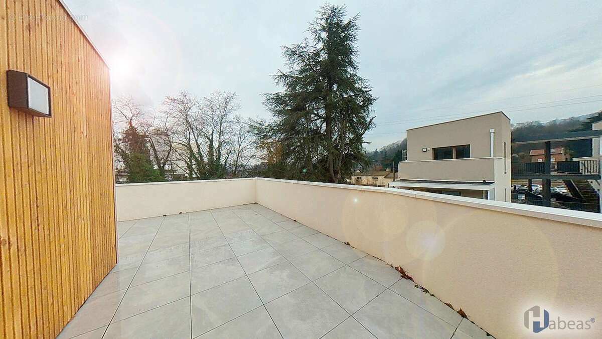 Appartement à VILLE-LA-GRAND