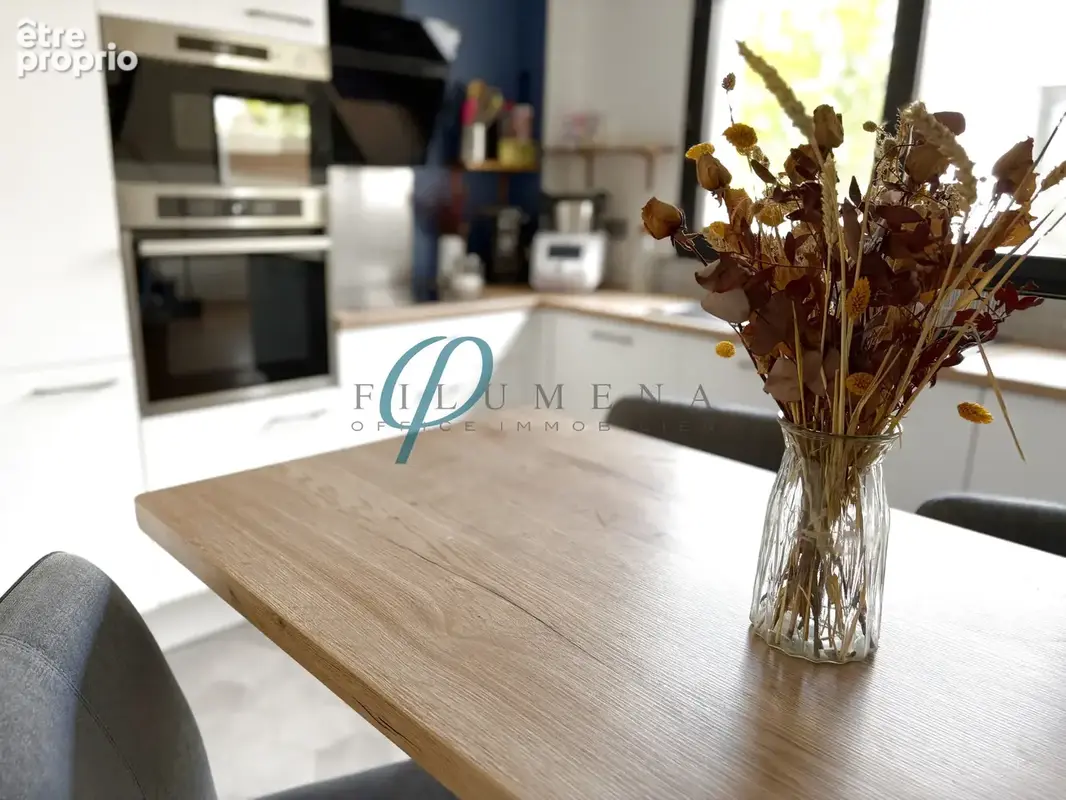 À vendre, Maison contemporaine lumineuse et chaleureuse, située au calme. - photo 5