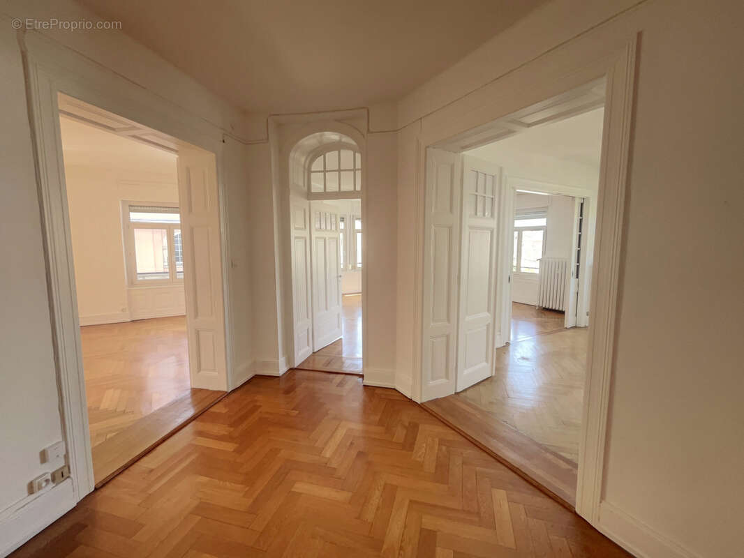 Contades 5 pieces 160m2 + balcon - photo 3