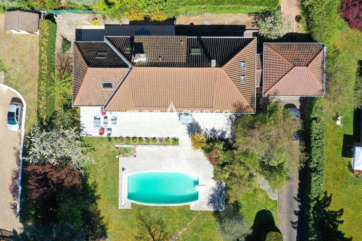 Maison à CHARBONNIERES-LES-BAINS