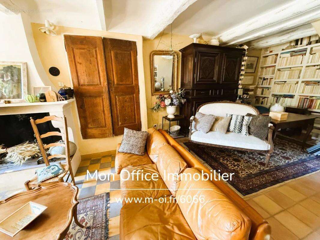 Référence : 6066-ANC - Bastide familiale avec dépendances et grand terrain à pied de La Tour d'Aigues - photo 5