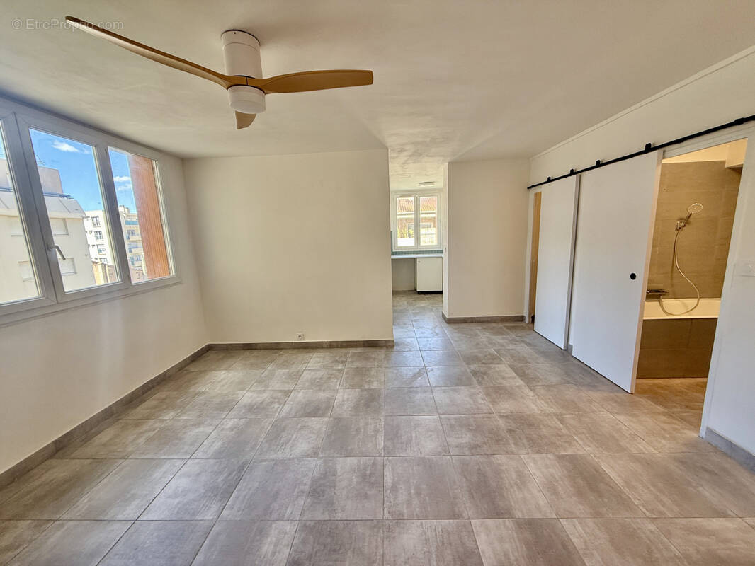 Appartement à MARSEILLE-4E