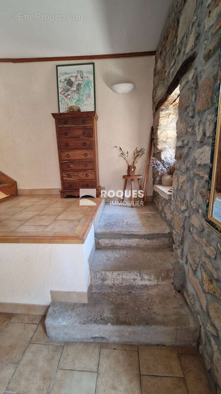 Au pied du Larzac méridional, dans superbe village, maison de village en pierre rénovée 69 m2 habitables, cave - photo 7