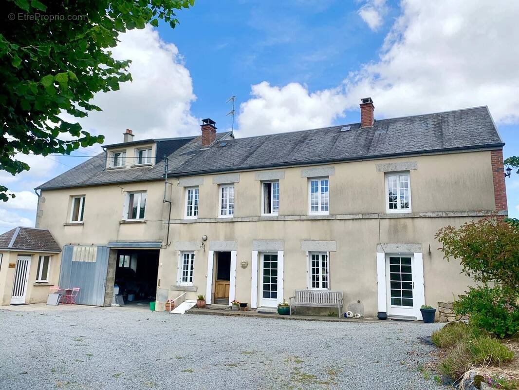 Maison à SAINT-YRIEIX-LES-BOIS