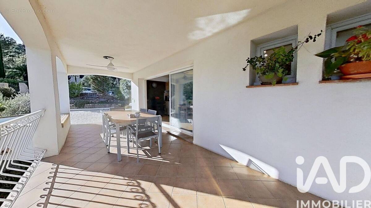 Photo 1 - Maison à ROQUEBRUNE-SUR-ARGENS