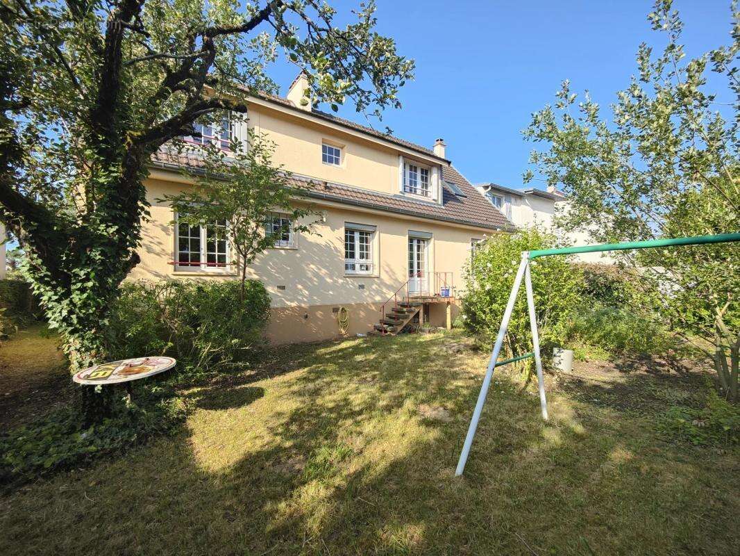 Maison à LES CLAYES-SOUS-BOIS