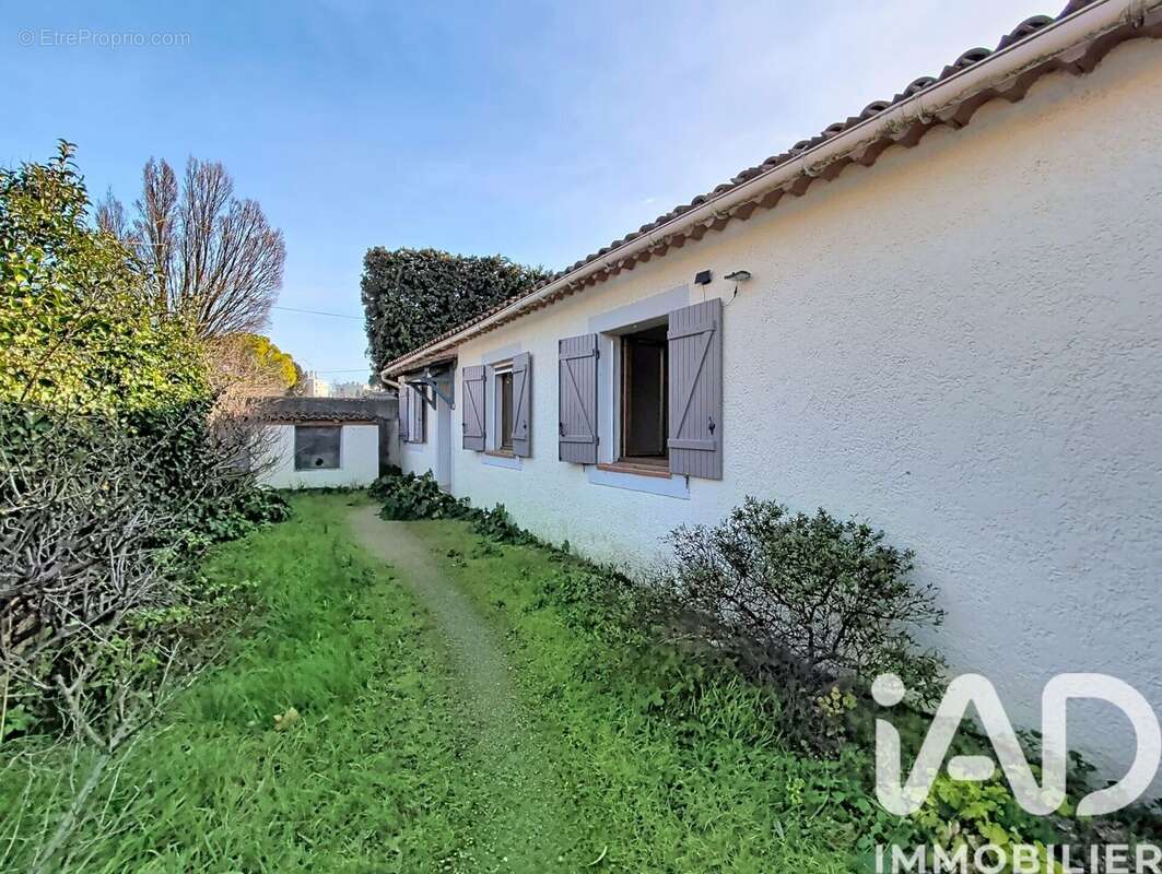 Photo 4 - Maison à ENTRAIGUES-SUR-LA-SORGUE