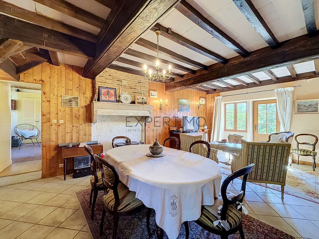 Burnand : Authentique maison en pierre avec 3 149 m2 de terrain - photo 9