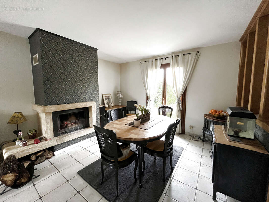 Maison à LA CHAPELLE-LA-REINE