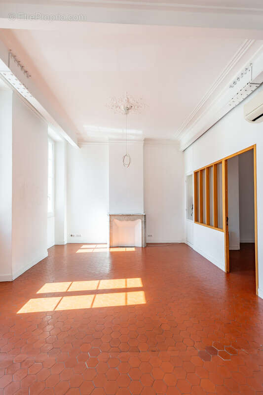 Appartement à MARSEILLE-1E