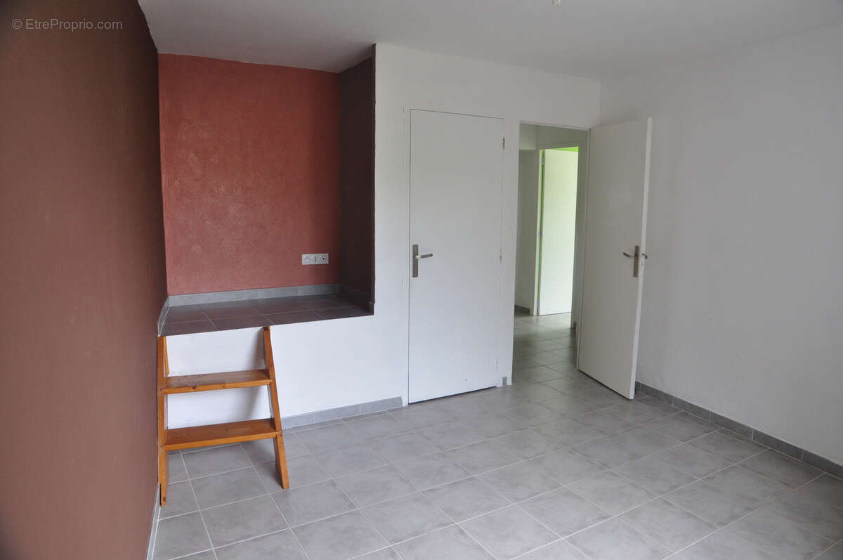 Maison à JONQUIERES-SAINT-VINCENT