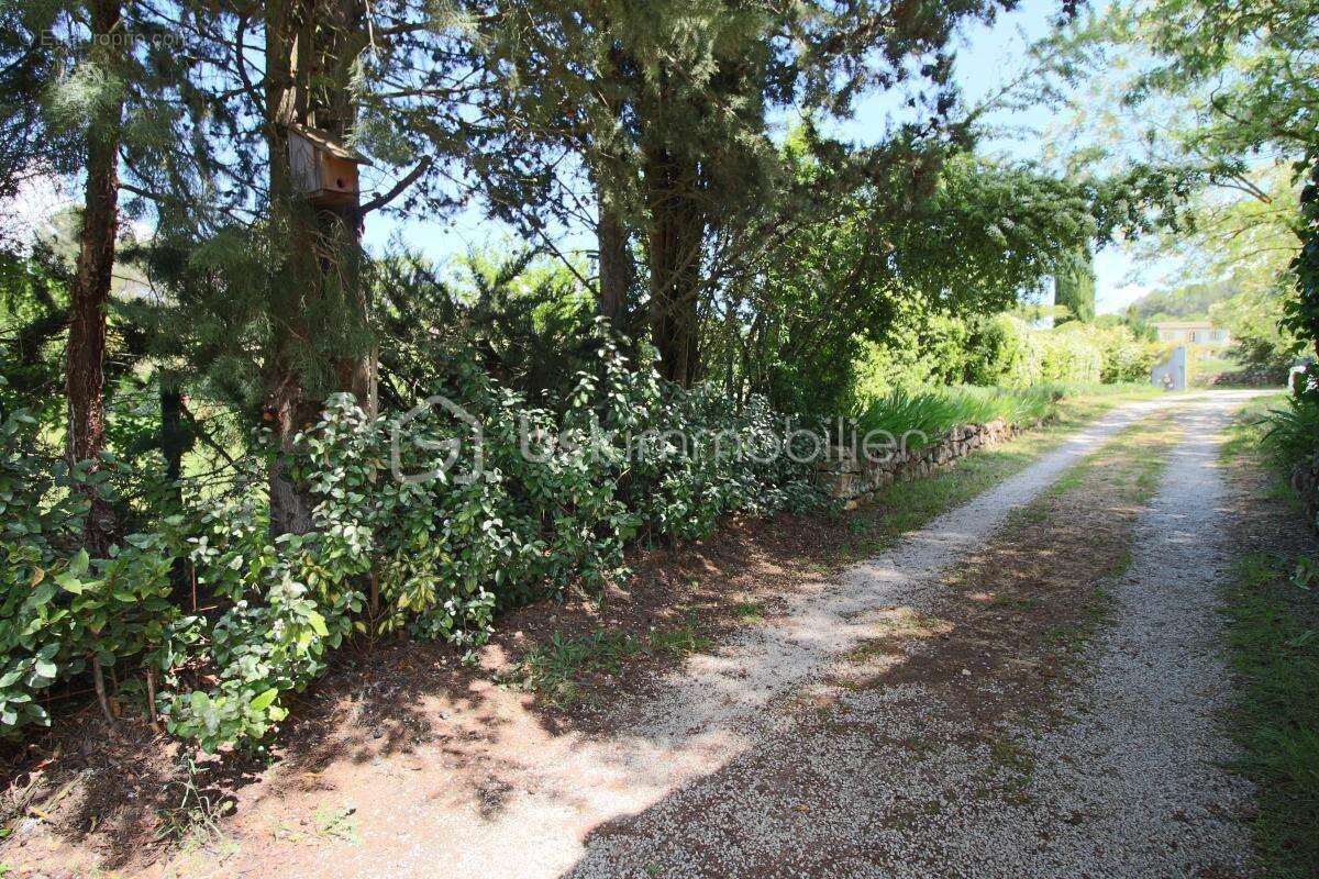Venez Découvrir cette Demeure d’exception Plein Pied à JOUQUES, Village de l'arrière pays Aixois – L’art de vivre provençal dans - photo 27
