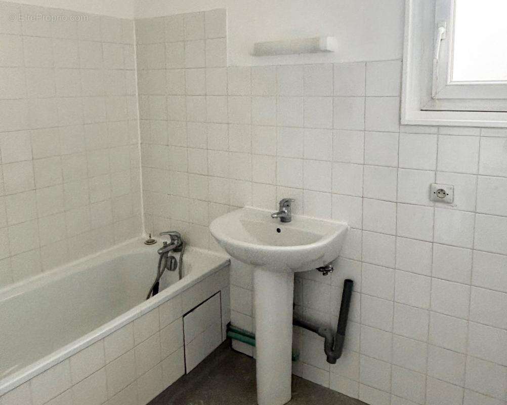 Appartement à SAINT-PRIEST-EN-JAREZ