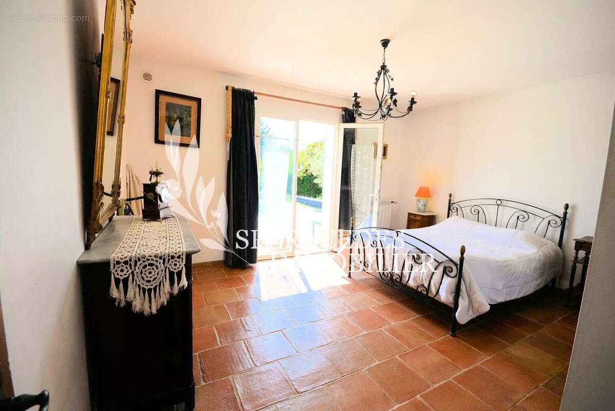 Maison à SAINT-CEZAIRE-SUR-SIAGNE