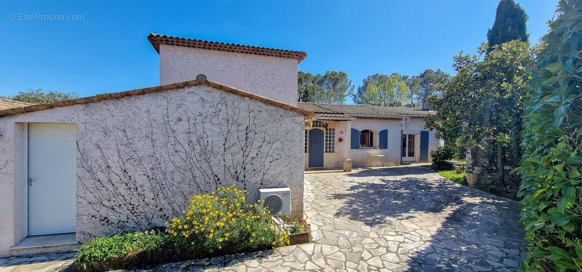 Maison 281 m² à Peymeinade  - photo 2
