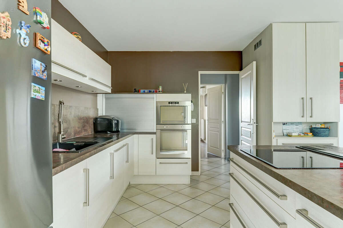 Appartement à DECINES-CHARPIEU