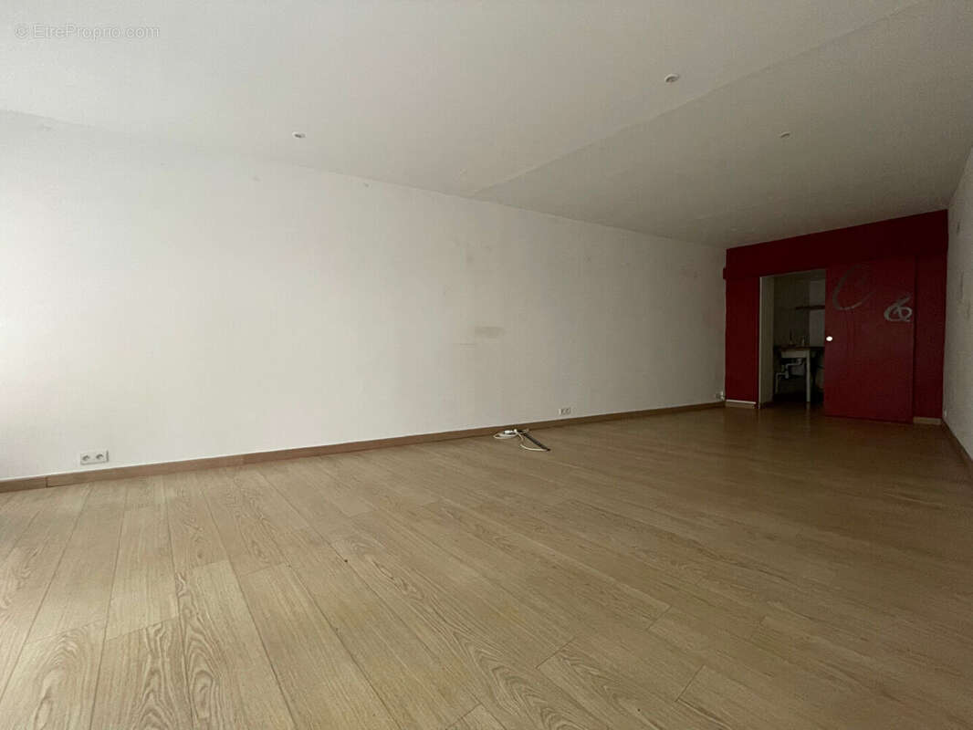 Commerce à FONTAINE-DE-VAUCLUSE