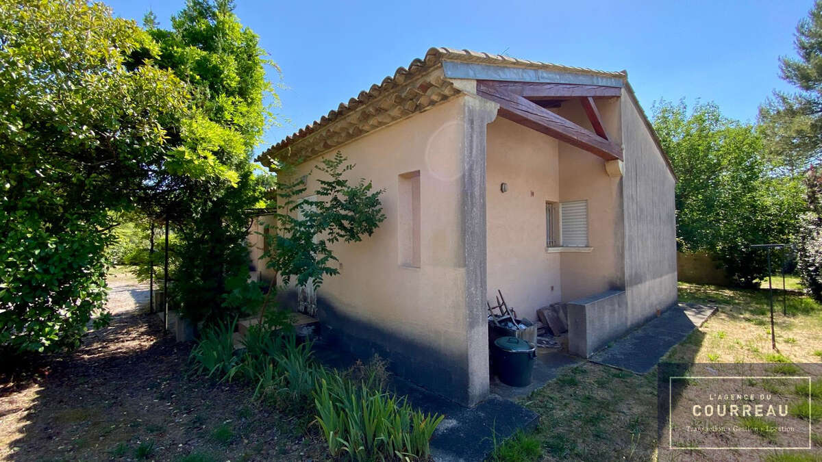 MAISON T5 de 163 M2 avec terrasses, piscine & garage - photo 6