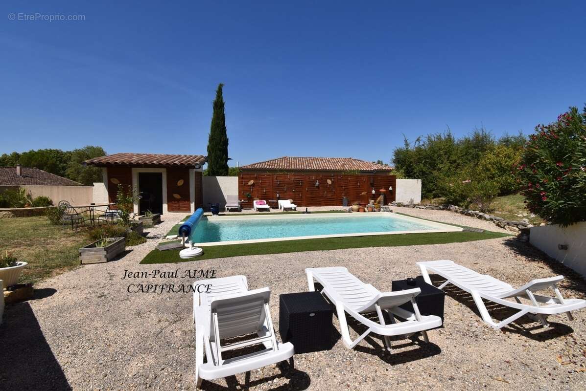 BARJAC – Une propriété de 210 m2 dont un appartement de 70 m2 avec panorama sur les Cévennes, à quelques pas du cœur du village - photo 2