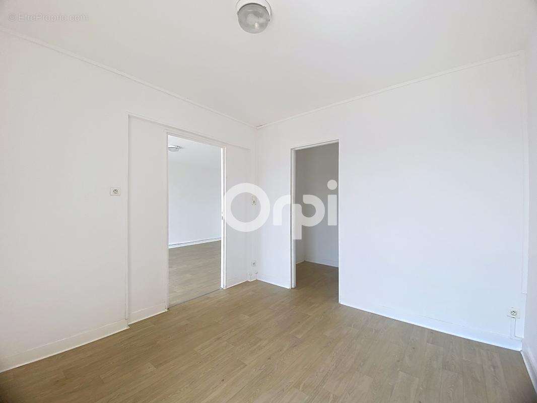 Appartement traversant avec vue mer et balcon à vendre - photo 9