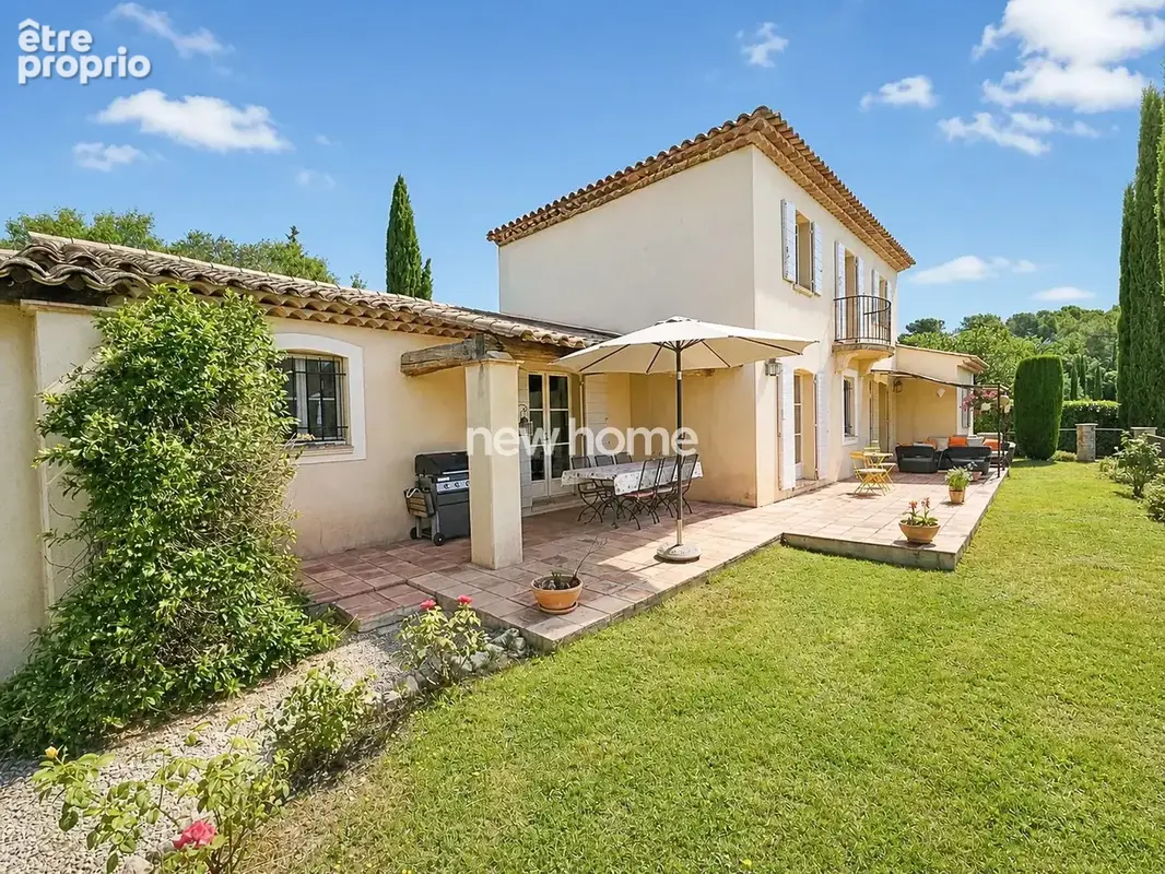 Lorgues – Propriété de charme avec vue panoramique, piscine et jardin d’exception - photo 5