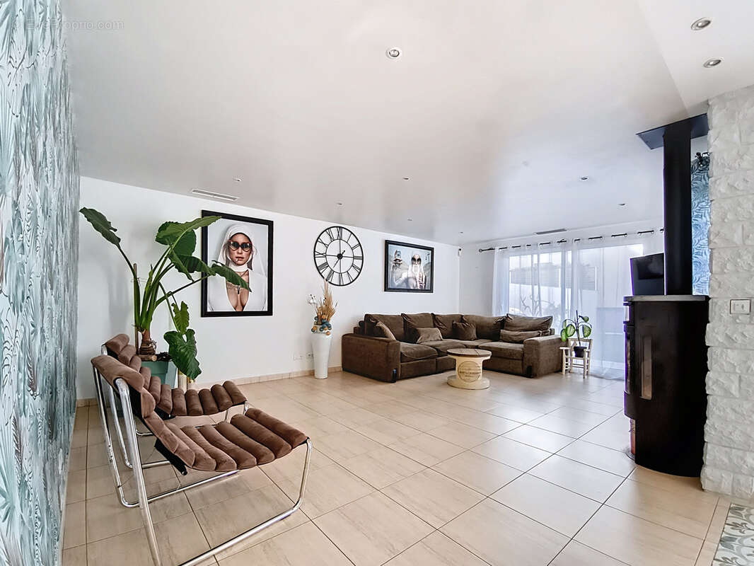 Maison à VILLELONGUE-DELS-MONTS