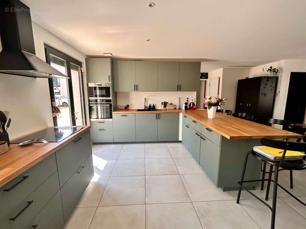 Une rénovation de grande qualité dans un emplacement idéal pour toute la famille à 9mn de l'A6 ! - photo 8