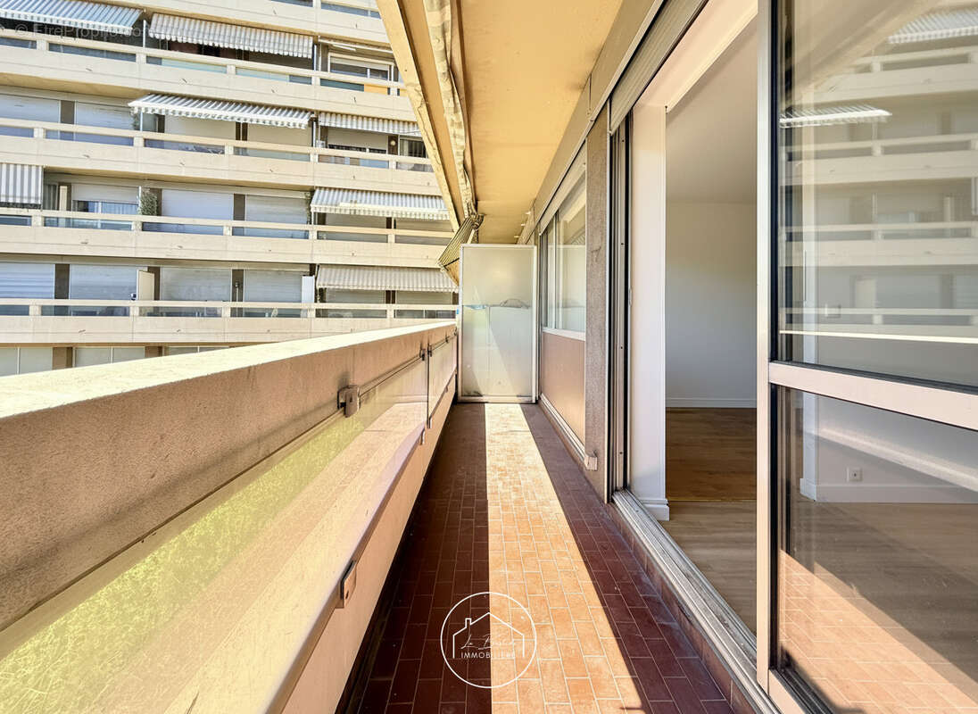 MARSEILLE 8e - PRADO: Type 2 avec balcon exposé sud - photo 13